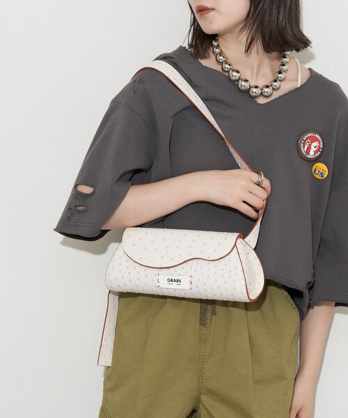 GRAIN(グレイン)の「【GRAIN/グレイン】オーストリッチ変形フラップショルダーバッグ(ショルダーバッグ・レディース・グレー/アイボリー/ブルー・FREE)」の13枚目の写真