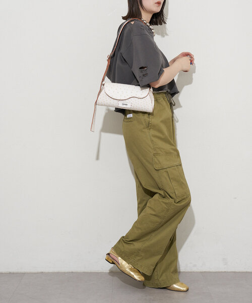 GRAIN(グレイン)の「【GRAIN/グレイン】オーストリッチ変形フラップショルダーバッグ(ショルダーバッグ・レディース・グレー/アイボリー/ブルー・FREE)」の18枚目の写真