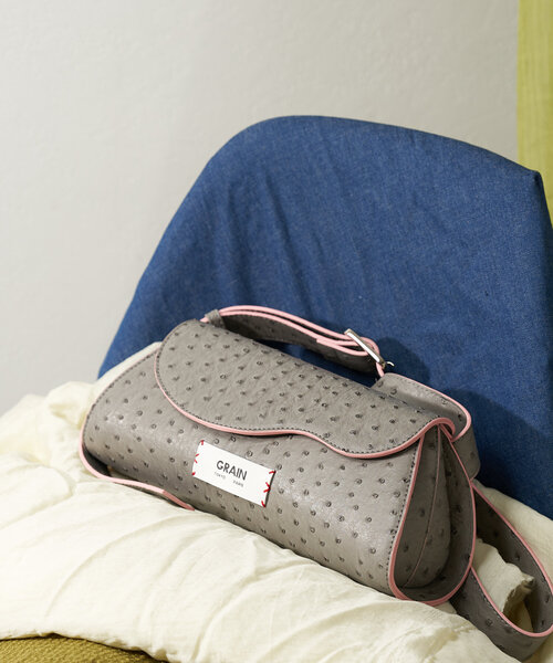 GRAIN(グレイン)の「【GRAIN/グレイン】オーストリッチ変形フラップショルダーバッグ(ショルダーバッグ・レディース・グレー/アイボリー/ブルー・FREE)」の20枚目の写真