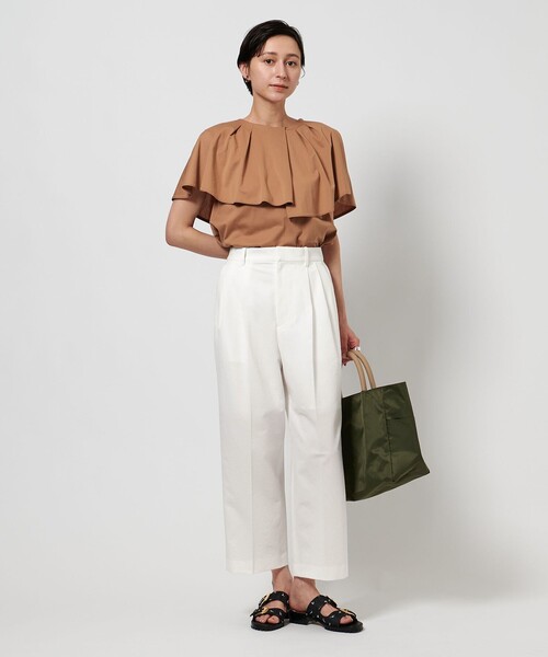 UNITED ARROWS（ユナイテッドアローズ）の「エアリー タック テーパードパンツ WHITE（その他パンツ・レディース・ホワイト・38/36/40）」の3枚目の写真