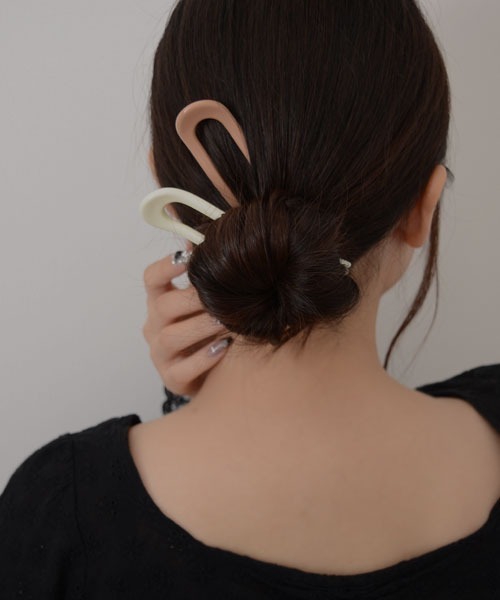 TONE SELECT GOODS(トーンセレクトグッズ)の「【resonance】シンプルデザイン ニュアンスカラー U字コーム/かんざし(その他ヘアアクセサリー・レディース・ブラック/ホワイト/ブラウン/チャコール/ピンクベージュ・FREE)」の6枚目の写真