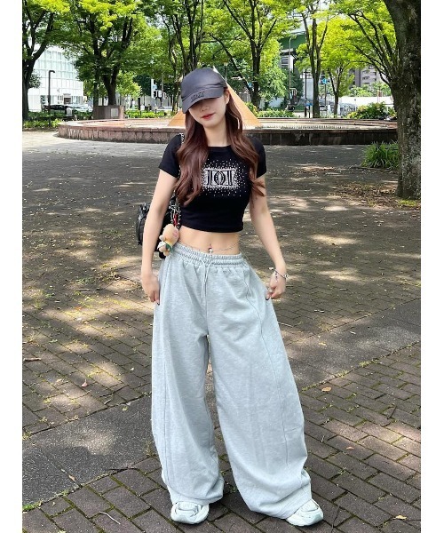 Darich(ダーリッチ)の「シャイニーバレルスウェットパンツ(スウェットパンツ・レディース・ホワイト/ブラック/グレー・FREE)」の7枚目の写真