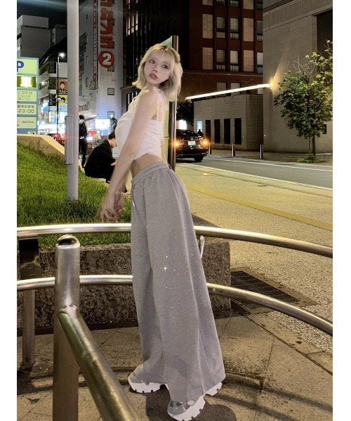 Darich(ダーリッチ)の「シャイニーバレルスウェットパンツ(スウェットパンツ・レディース・ホワイト/ブラック/グレー・FREE)」の9枚目の写真