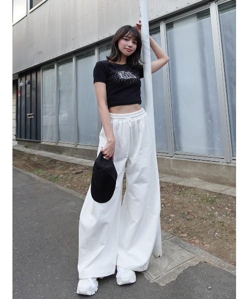 Darich(ダーリッチ)の「シャイニーバレルスウェットパンツ(スウェットパンツ・レディース・ホワイト/ブラック/グレー・FREE)」の12枚目の写真