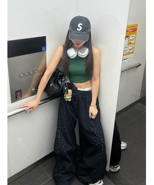 Darich(ダーリッチ)の「シャイニーバレルスウェットパンツ(スウェットパンツ・レディース・ホワイト/ブラック/グレー・FREE)」の4枚目の写真