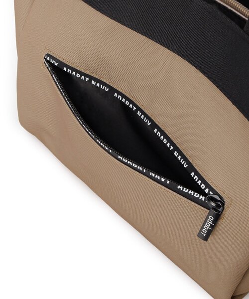 adabat（アダバット）の「【新レーベル ADABAT NAVY】サンデーズトリコロールカートバッグ（トートバッグ・メンズ・ベージュ/ブラック・00）」の3枚目の写真