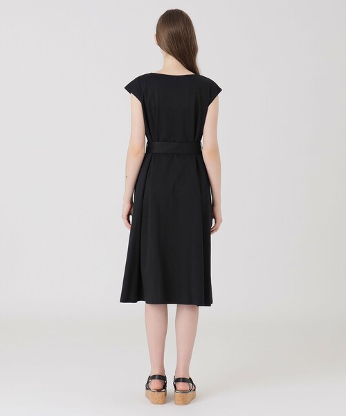 ブルーレーベルクレストブリッジ 黒のフード付シンプルワンピース　38 BLUE LABEL / BLACK LABEL CRESTBRIDGE｜【一部店舗限定