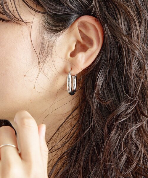 RIVE DROITE（リヴドロワ）の「【R.good(アールドットグッド)】オーバルピアス（ピアス（両耳用）・レディース・シルバー/ゴールド・FREE）」の3枚目の写真