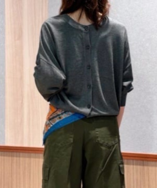 Mac-House(マックハウス)の「Idnes シアー前後2wayカーディガン(カーディガン/ボレロ・レディース・オレンジ/チャコールグレー/ブルー/グレイッシュベージュ・M)」の10枚目の写真