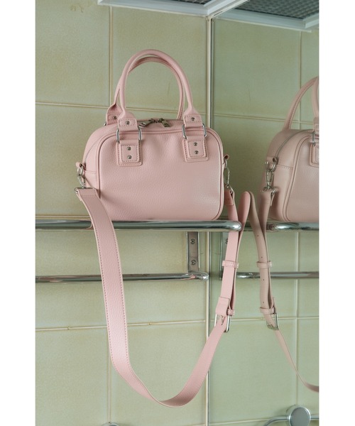 un/neu（アンノイ）の「シボスクエアミニボストンバッグ / ショルダーバッグ / ペットボトル収納可能（ショルダーバッグ・レディース・ブラック/ブラウン/レッド/ブルー/ダークブラウン/ライトブルー/ピンク/ベージュ/イエロー・FREE）」の8枚目の写真