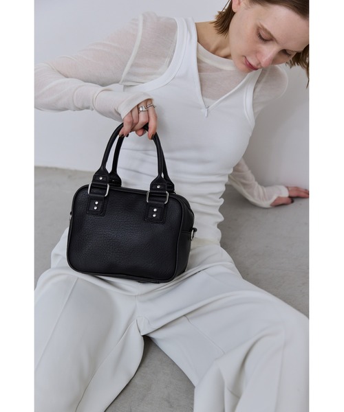 un/neu（アンノイ）の「シボ革スクエアミニショルダー / フェイクレザーミニボストン / ペットボトル収納可能（ショルダーバッグ・レディース・ブラック/ブラウン/レッド/ブルー/ダークブラウン・FREE）」の16枚目の写真