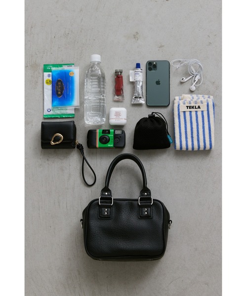 un/neu（アンノイ）の「シボ革スクエアミニショルダー / フェイクレザーミニボストン / ペットボトル収納可能（ショルダーバッグ・レディース・ブラック/ブラウン/レッド/ブルー/ダークブラウン・FREE）」の6枚目の写真