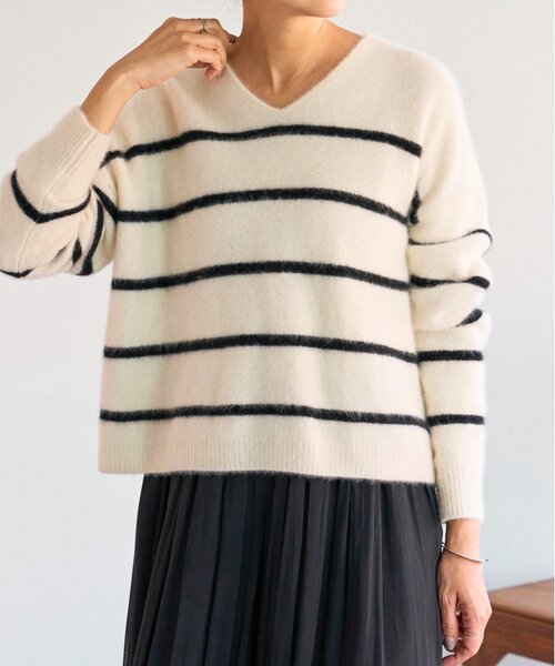 BEARDSLEY（ビアズリー）の「FOXウールVネックニット（ニット/セーター・レディース・ホワイト/ライトグレー/レッド・FREE）」の4枚目の写真