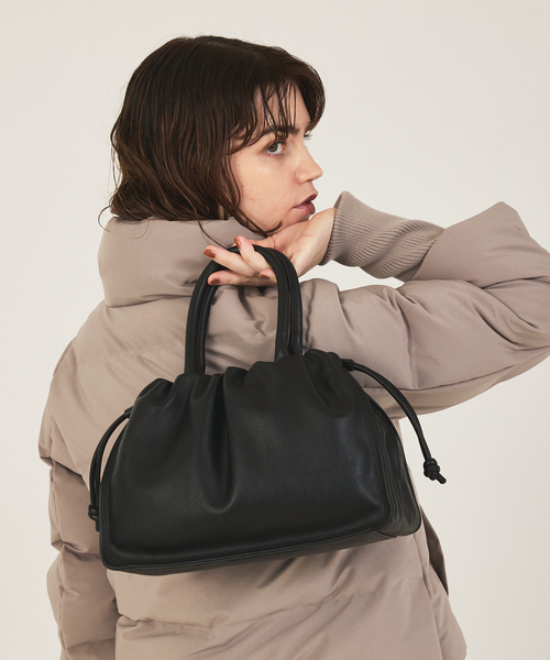 LOWELL things(ロウェル シングス)の「【VERY掲載】Poche/ドローストリングトートミニ(トートバッグ・レディース・ベージュ/ボルドー/ブラック・フリー)」の2枚目の写真