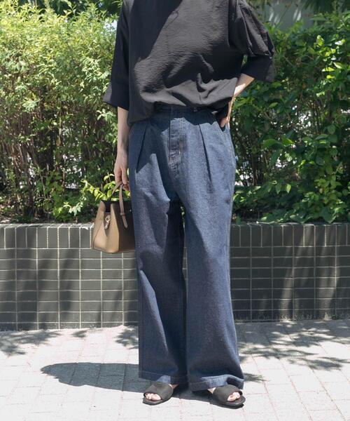 ITEMS URBANRESEARCH（アイテムズ アーバンリサーチ）の「ウエストタックデニムパンツ（デニムパンツ・レディース・ブルー/インディゴブルー・SMALL/MEDIUM）」の2枚目の写真