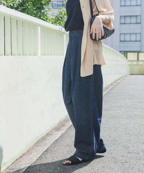 ITEMS URBANRESEARCH（アイテムズ アーバンリサーチ）の「ウエストタックデニムパンツ（デニムパンツ・レディース・ブルー/インディゴブルー・SMALL/MEDIUM）」の22枚目の写真