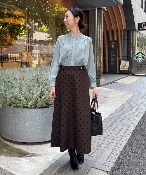 MICO COULIER（ミコクリエ）の「パウダーサテンブラウス（シャツ/ブラウス・レディース・ミント/グレイッシュベージュ/ネイビー・38）」の15枚目の写真