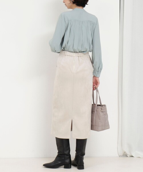 MICO COULIER（ミコクリエ）の「パウダーサテンブラウス（シャツ/ブラウス・レディース・ミント/グレイッシュベージュ/ネイビー・38）」の4枚目の写真