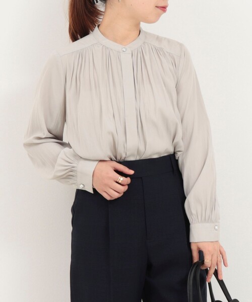 MICO COULIER（ミコクリエ）の「パウダーサテンブラウス（シャツ/ブラウス・レディース・ミント/グレイッシュベージュ/ネイビー・38）」の14枚目の写真