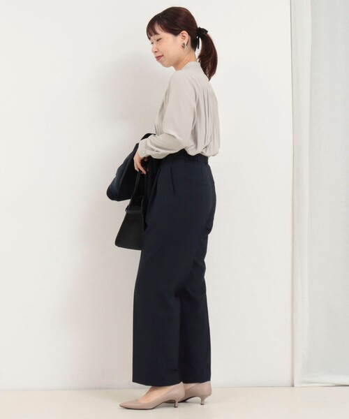 MICO COULIER（ミコクリエ）の「パウダーサテンブラウス（シャツ/ブラウス・レディース・ミント/グレイッシュベージュ/ネイビー・38）」の17枚目の写真