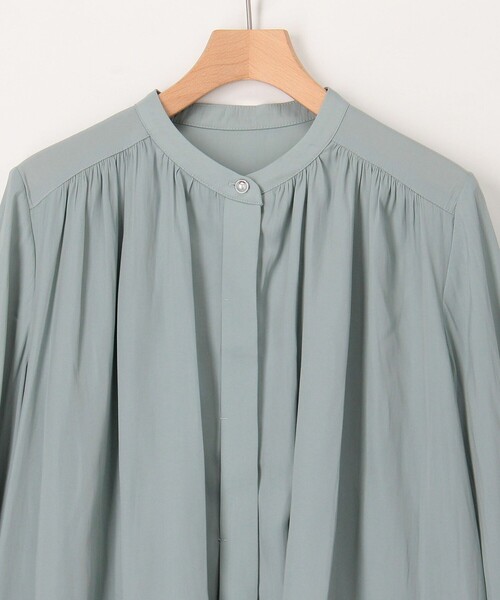 MICO COULIER（ミコクリエ）の「パウダーサテンブラウス（シャツ/ブラウス・レディース・ミント/グレイッシュベージュ/ネイビー・38）」の7枚目の写真