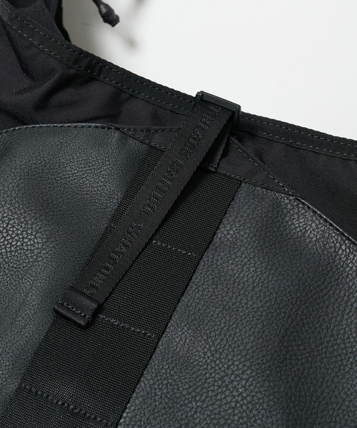 WHITE MOUNTAINEERING（ホワイトマウンテニアリング）の「【White Mountaineering / ホワイトマウンテニアリング】WM×BRIEFING HOBO SHOULDER TALL（ショルダーバッグ・メンズ・ブラック・FREE）」の3枚目の写真