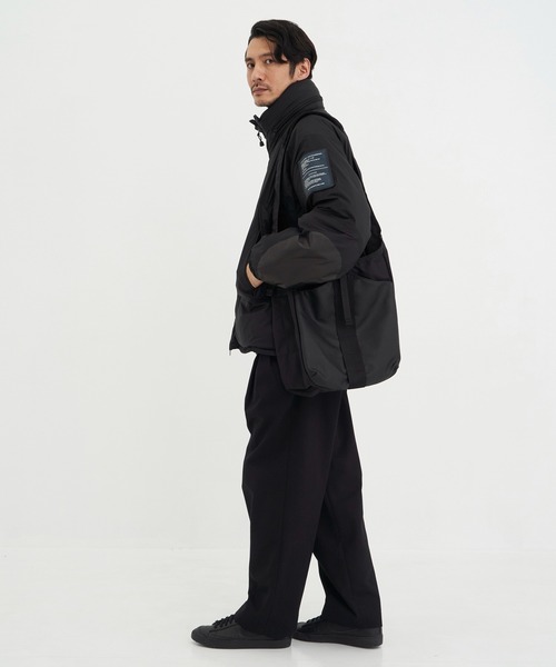 WHITE MOUNTAINEERING(ホワイトマウンテニアリング)の「【White Mountaineering / ホワイトマウンテニアリング】WM×BRIEFING HOBO SHOULDER TALL(ショルダーバッグ・メンズ・ブラック・FREE)」の10枚目の写真