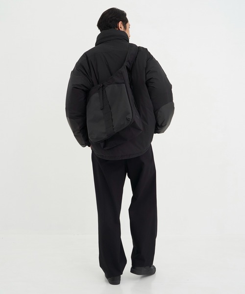 WHITE MOUNTAINEERING(ホワイトマウンテニアリング)の「【White Mountaineering / ホワイトマウンテニアリング】WM×BRIEFING HOBO SHOULDER TALL(ショルダーバッグ・メンズ・ブラック・FREE)」の9枚目の写真
