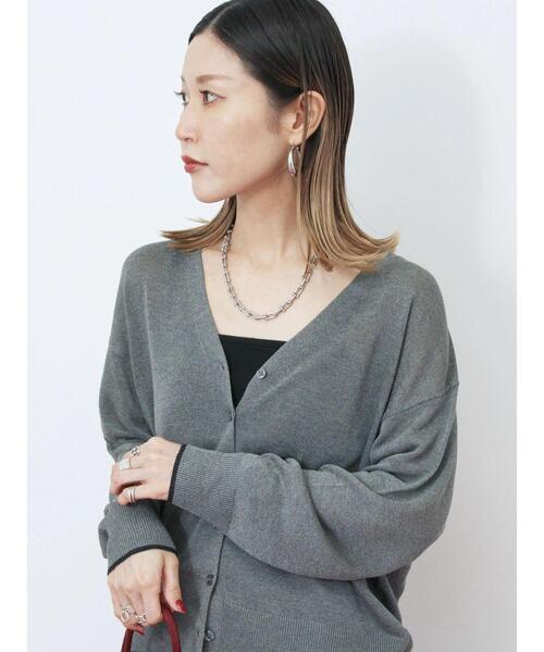 Samansa Mos2 blue(サマンサモスモスブルー)の「配色Vネックカーディガン(カーディガン/ボレロ・レディース・シルバーグレー/ベージュ/チャコールグレー・F)」の4枚目の写真