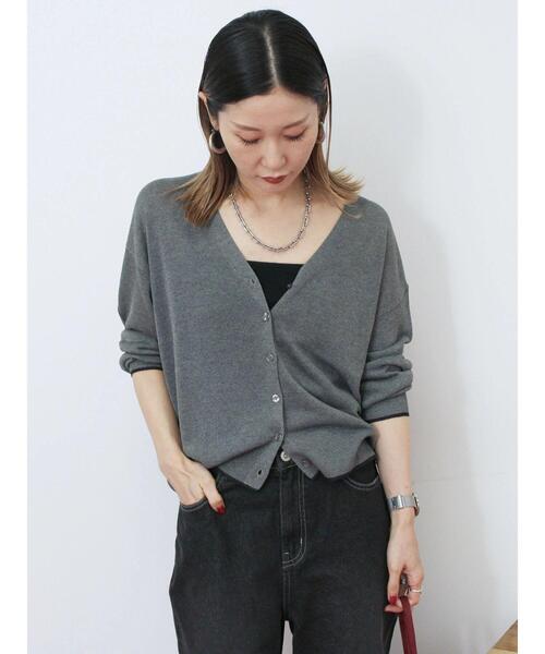 Samansa Mos2 blue(サマンサモスモスブルー)の「配色Vネックカーディガン(カーディガン/ボレロ・レディース・シルバーグレー/ベージュ/チャコールグレー・F)」の5枚目の写真