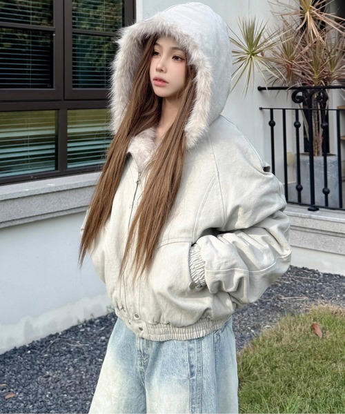 AMAJI(アマジ)の「フード付きエコファーワークブルゾン(ブルゾン・レディース・ライトグレー/ブラック・MEDIUM/LARGE)」の16枚目の写真