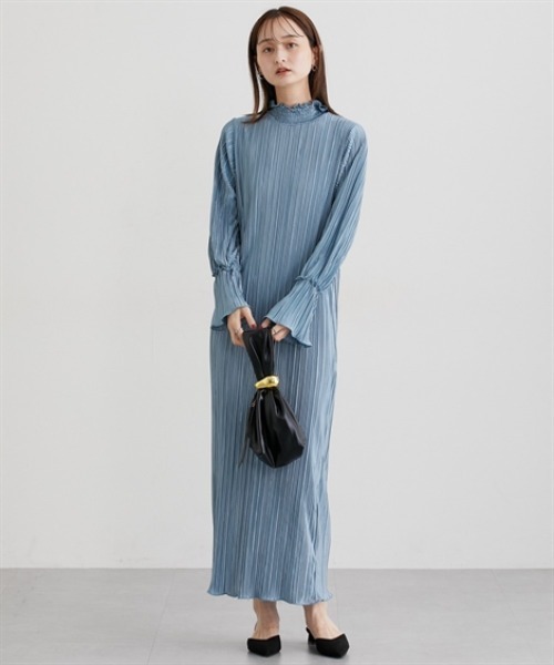 nissen（ニッセン）の「プリーツキャンディスリーブマキシワンピース（ワンピース・レディース・グレイッシュベージュ/ブラック/ブルー・M/L）」の4枚目の写真