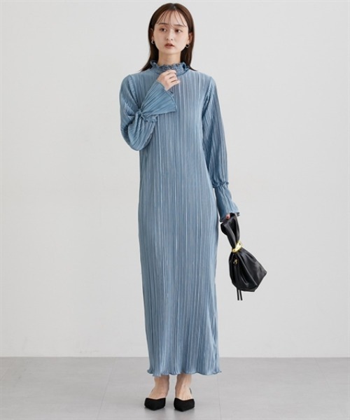 nissen（ニッセン）の「プリーツキャンディスリーブマキシワンピース（ワンピース・レディース・グレイッシュベージュ/ブラック/ブルー・M/L）」の5枚目の写真