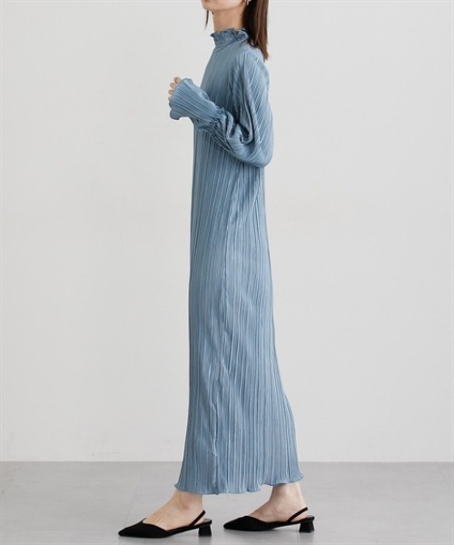 nissen（ニッセン）の「プリーツキャンディスリーブマキシワンピース（ワンピース・レディース・グレイッシュベージュ/ブラック/ブルー・M/L）」の7枚目の写真