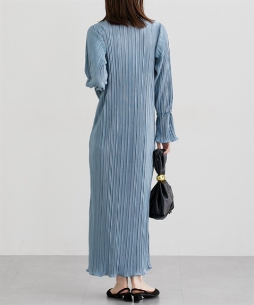 nissen（ニッセン）の「プリーツキャンディスリーブマキシワンピース（ワンピース・レディース・グレイッシュベージュ/ブラック/ブルー・M/L）」の8枚目の写真