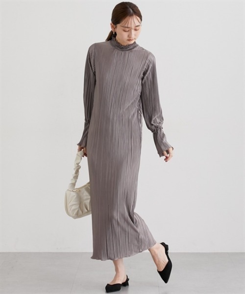 nissen（ニッセン）の「プリーツキャンディスリーブマキシワンピース（ワンピース・レディース・グレイッシュベージュ/ブラック/ブルー・M/L）」の11枚目の写真