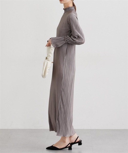 nissen（ニッセン）の「プリーツキャンディスリーブマキシワンピース（ワンピース・レディース・グレイッシュベージュ/ブラック/ブルー・M/L）」の12枚目の写真