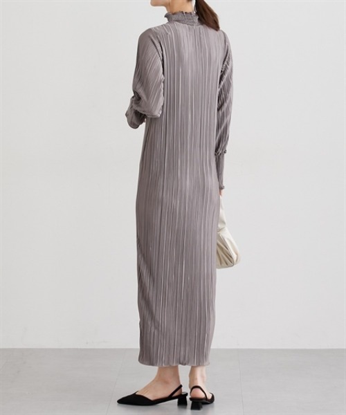 nissen（ニッセン）の「プリーツキャンディスリーブマキシワンピース（ワンピース・レディース・グレイッシュベージュ/ブラック/ブルー・M/L）」の13枚目の写真