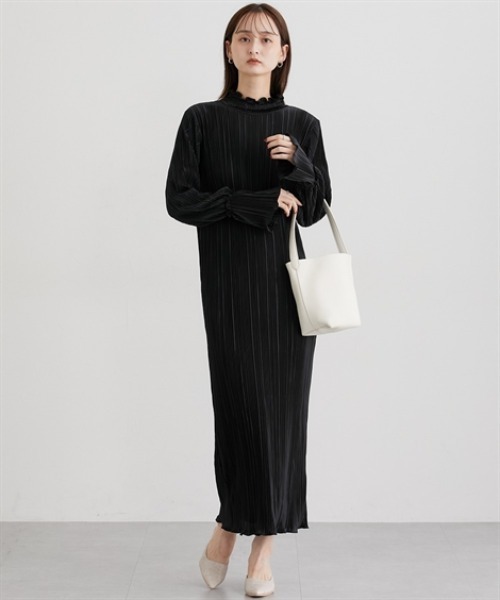 nissen（ニッセン）の「プリーツキャンディスリーブマキシワンピース（ワンピース・レディース・グレイッシュベージュ/ブラック/ブルー・M/L）」の16枚目の写真