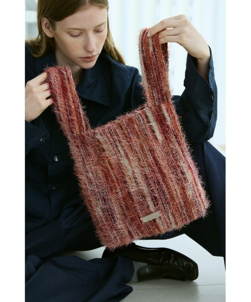 un/neu（アンノイ）の「マルチストライプファーニットバッグ / 500mlペットボトル収納可能（ハンドバッグ・レディース・ピンク/グリーン/ブルー・FREE）」の16枚目の写真