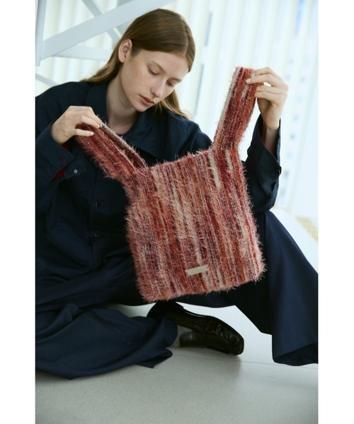 un/neu（アンノイ）の「マルチストライプファーニットバッグ / 500mlペットボトル収納可能（ハンドバッグ・レディース・ピンク/グリーン/ブルー・FREE）」の17枚目の写真