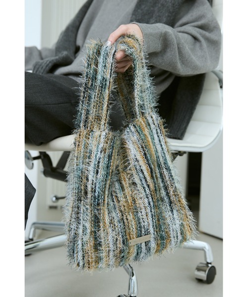 un/neu（アンノイ）の「マルチストライプファーニットバッグ / 500mlペットボトル収納可能（ハンドバッグ・レディース・ピンク/グリーン/ブルー・FREE）」の8枚目の写真