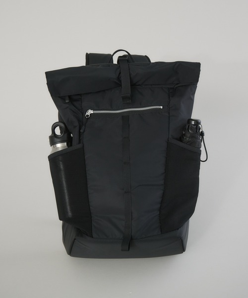 kuros'（クロス）の「【kuros’オリジナル】高密度織ナイロンロールトップリュック 豊岡産（バックパック/リュック・レディース・ブラック・FREE）」の13枚目の写真