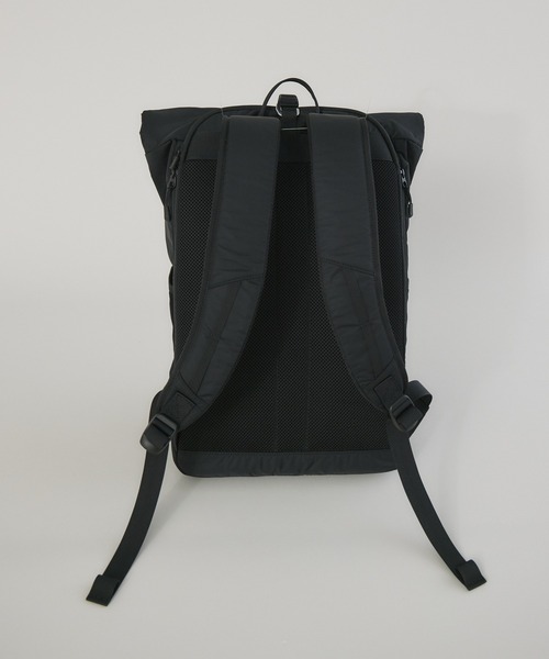 kuros'（クロス）の「【kuros’オリジナル】高密度織ナイロンロールトップリュック 豊岡産（バックパック/リュック・レディース・ブラック・FREE）」の9枚目の写真