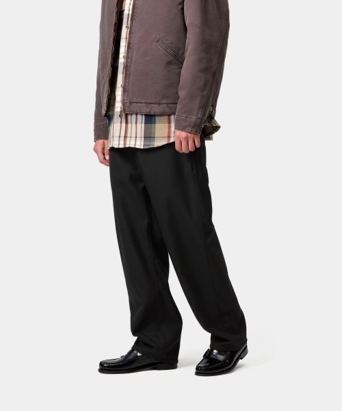 Carhartt WIP（カーハートダブリューアイピー）の「Carhartt WIP RAY SINGLE KNEE PANT（カーハートワークインプログレス レイ シングルニー パンツ）（チノパンツ・メンズ・ブラック・X-SMALL/X-LARGE/LARGE/MEDIUM/SMALL）」の4枚目の写真