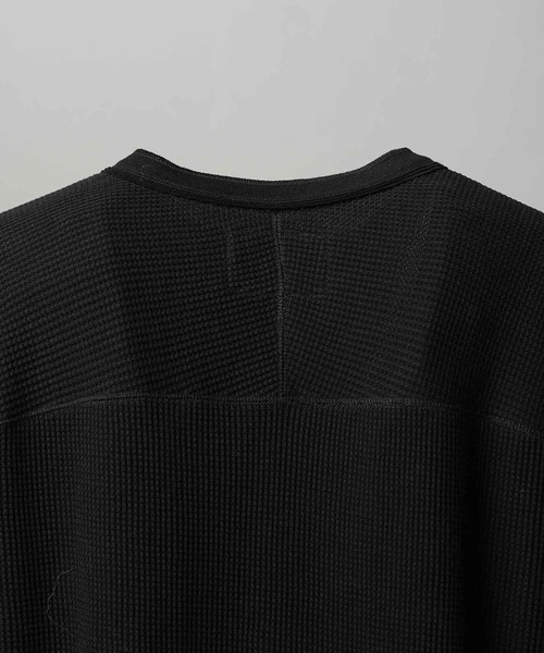 MAISON SPECIAL(メゾンスペシャル)の「《UNISEX》Prime-Over Henry Neck Long Sleeve Waffle T-Shirt/プライムオーバーヘンリーネックロングスリーブワッフルTシャツ【MAISON SPECIAL/メゾンスペシャル】(Tシャツ/カットソー・メンズ・ピンク/アイボリー/ブラック・1/2/0)」の4枚目の写真