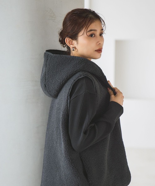 studio CLIP（スタディオクリップ）の「リバーシブルキルトボアベスト（ベスト・レディース・アイボリー/スモーク/モカ・FREE）」の5枚目の写真