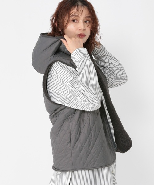 studio CLIP（スタディオクリップ）の「リバーシブルキルトボアベスト（ベスト・レディース・アイボリー/スモーク/モカ・FREE）」の18枚目の写真