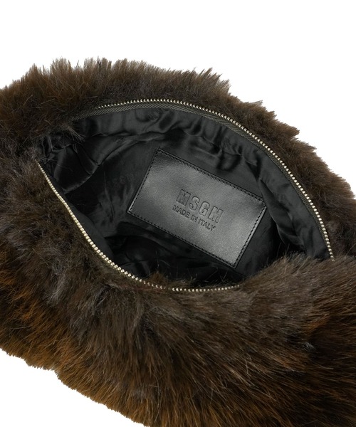 MSGM(エムエスジーエム)の「Faux Fur Clutch Bag ー Brown(クラッチバッグ・レディース・ブラウン・ONE SIZE)」の5枚目の写真