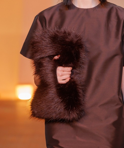 MSGM(エムエスジーエム)の「Faux Fur Clutch Bag ー Brown(クラッチバッグ・レディース・ブラウン・ONE SIZE)」の7枚目の写真